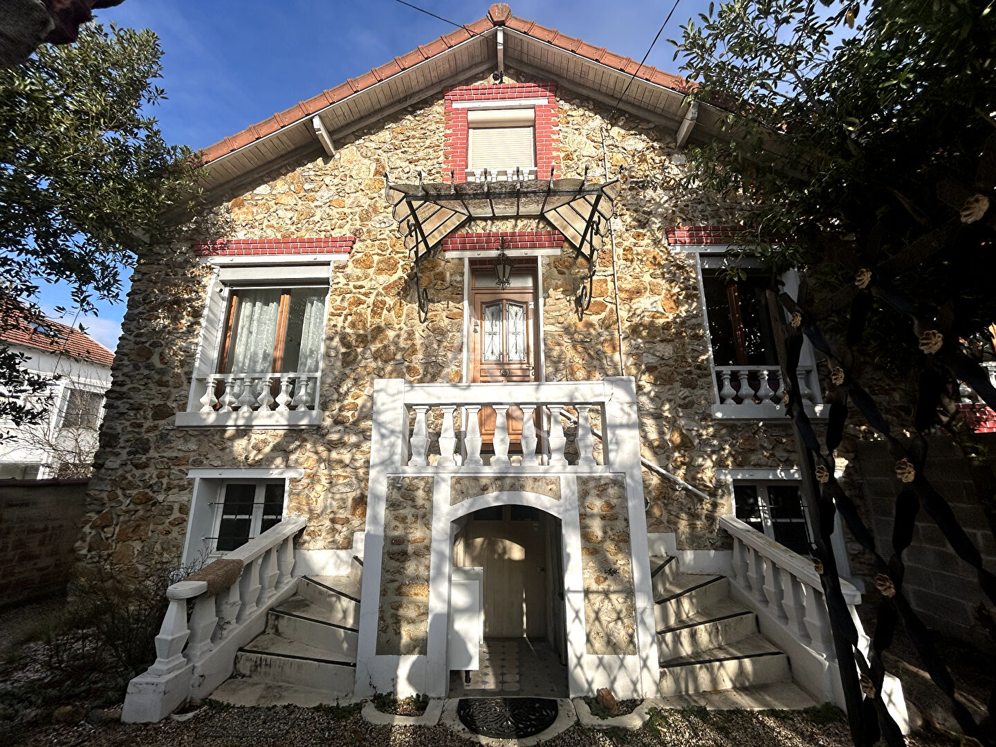 Maison Chelles 6 pièce(s) 113 m2 utile avec sous-sol total de 120m2