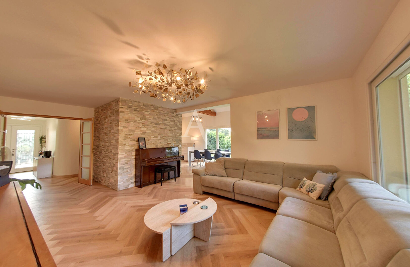 Photo Maison d'architecte de 185 m²  Chevry Cossigny  77173 image 3/6