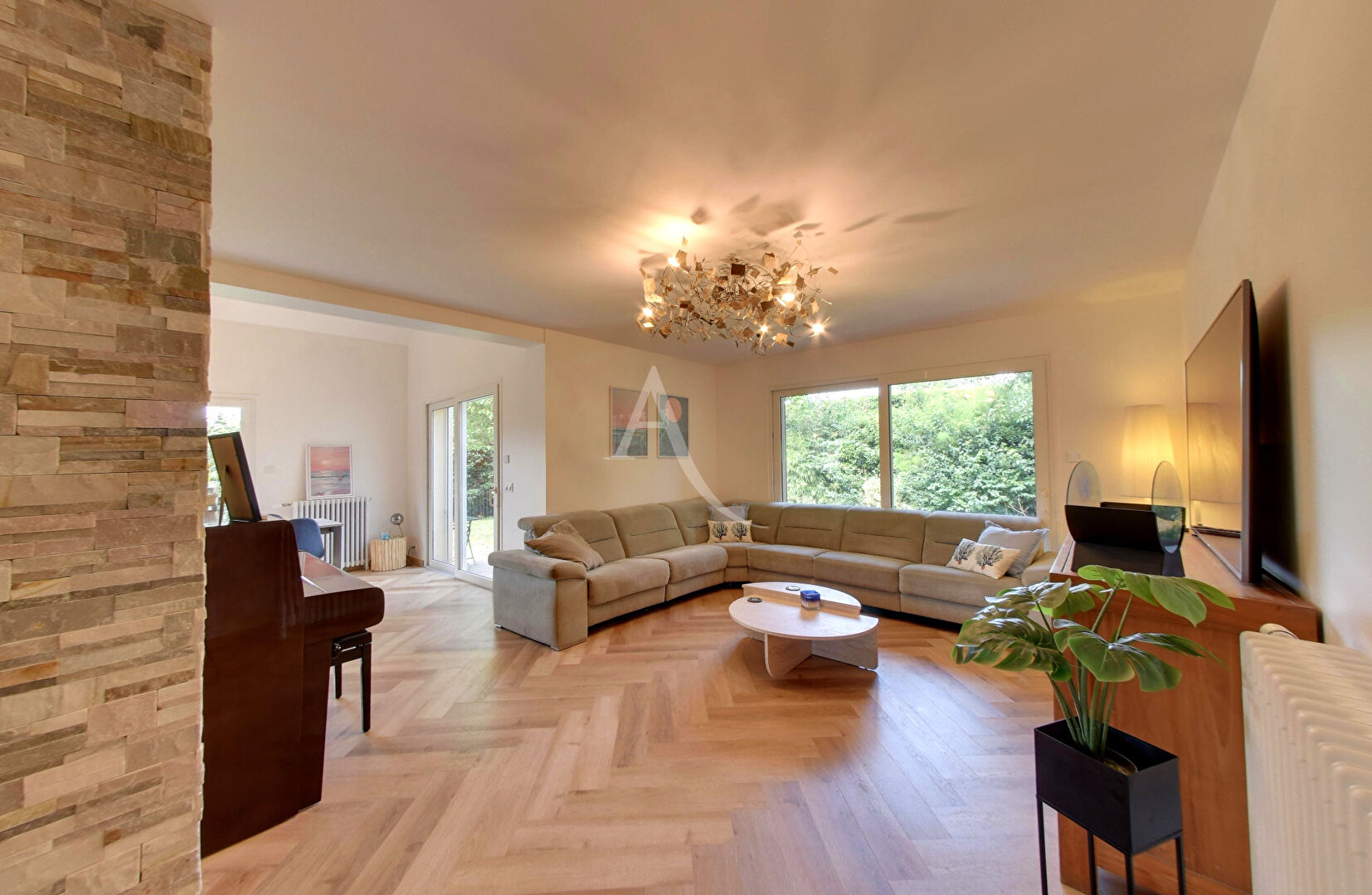 Photo Maison d'architecte de 185 m²  Chevry Cossigny  77173 image 4/6