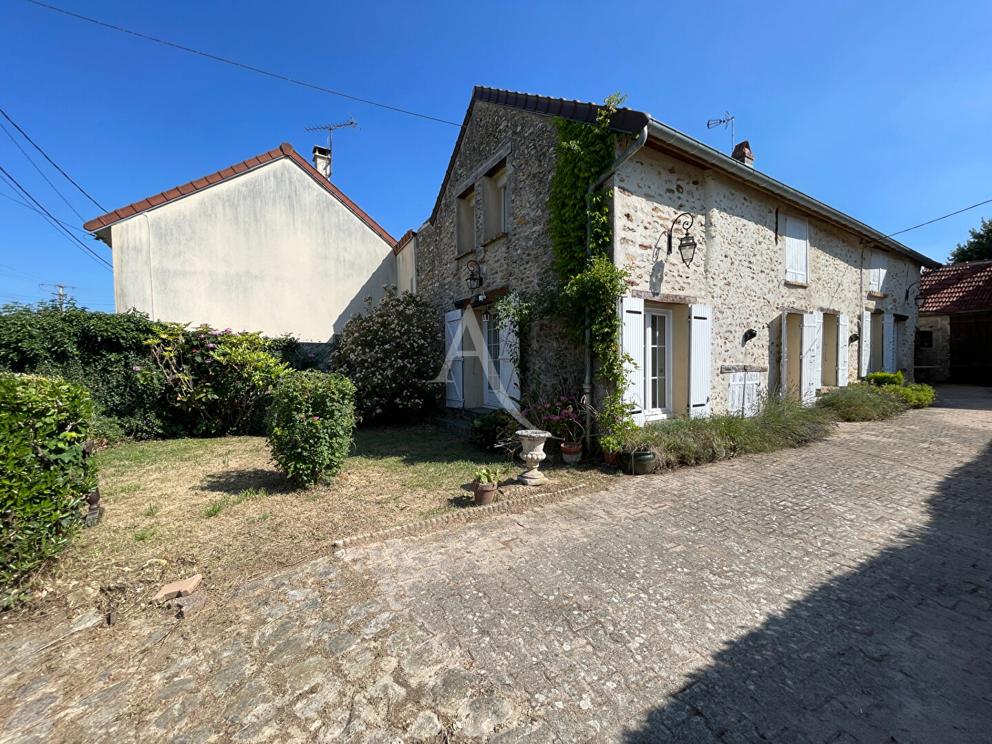 Agence immobilière de L'Adresse LATITUDE IMMOBILIER - LATITUDE IMMOBILIER - Agence de CHEVRY