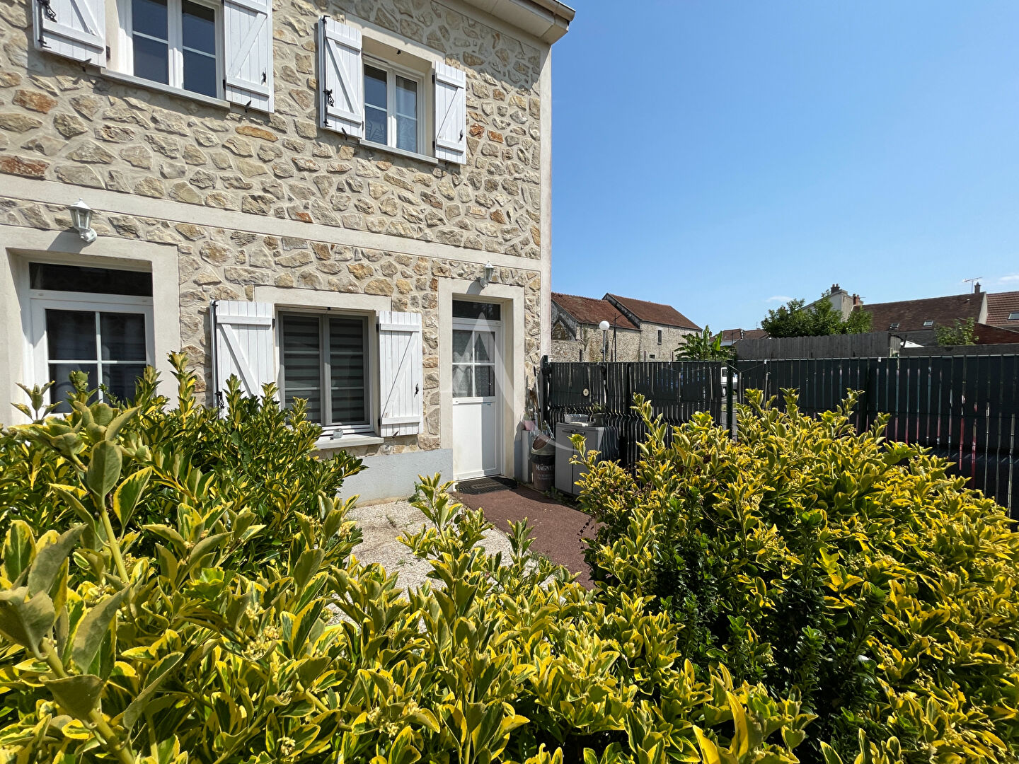 Agence immobilière de L'Adresse LATITUDE IMMOBILIER - LATITUDE IMMOBILIER - Agence de CHEVRY