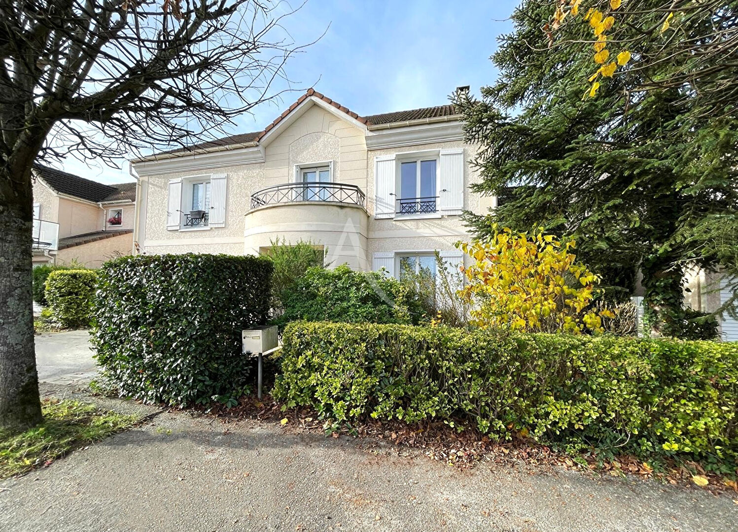 Maison Familiale Kaufman  8 pièces - 215 m2 CHEVRY-COSSIGNY DPE C