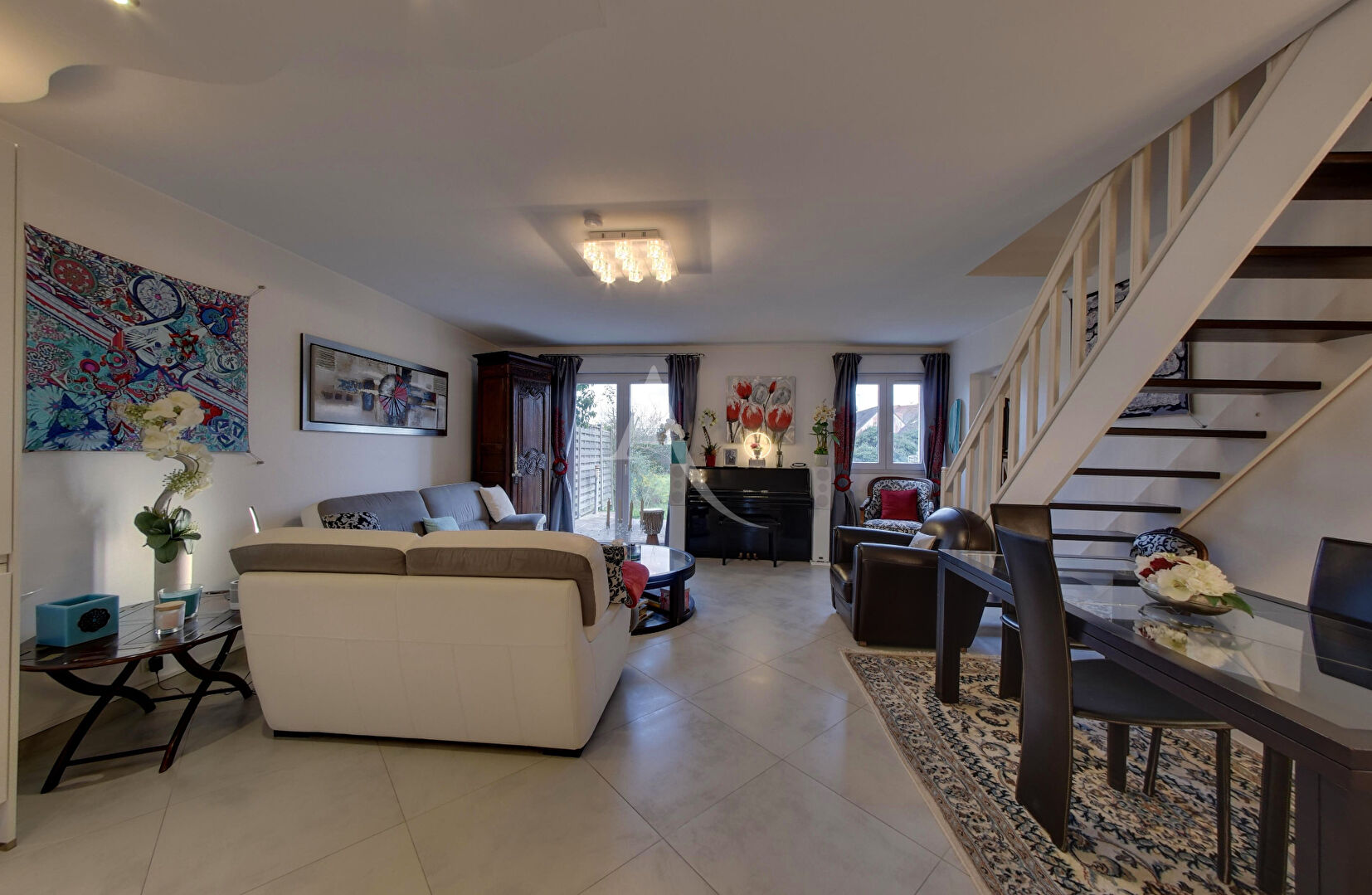 Photo Appartement TRIPLEX CHEVRY COSSIGNY - 4 pièces 82 m2 avec garage et jardin. image 2/6