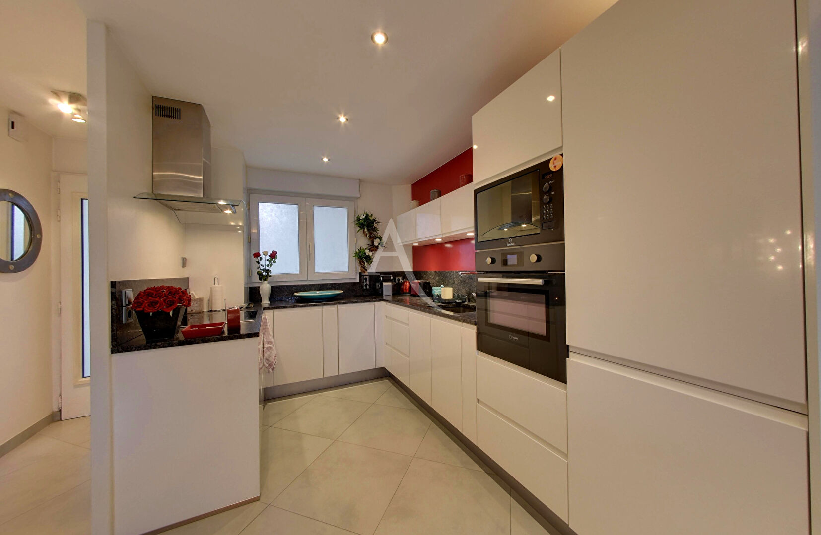 Photo Appartement TRIPLEX CHEVRY COSSIGNY - 4 pièces 82 m2 avec garage et jardin. image 3/6