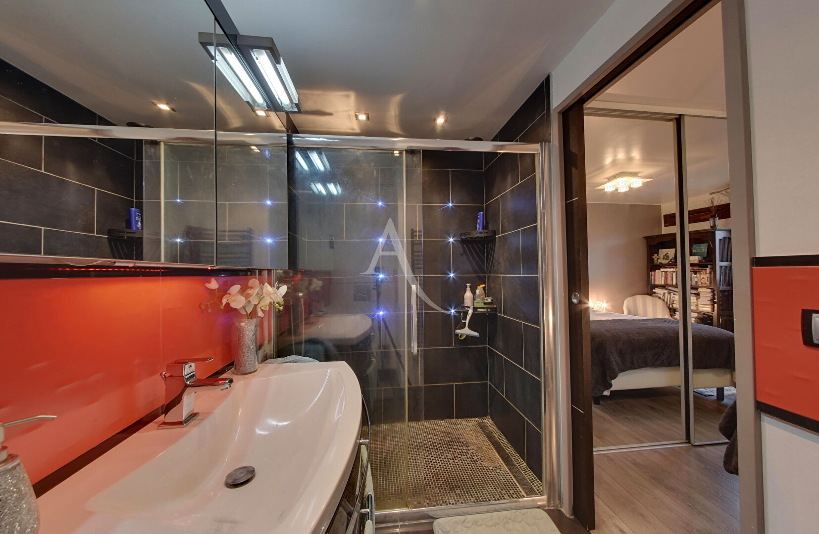 Photo Appartement TRIPLEX CHEVRY COSSIGNY - 4 pièces 82 m2 avec garage et jardin. image 5/6