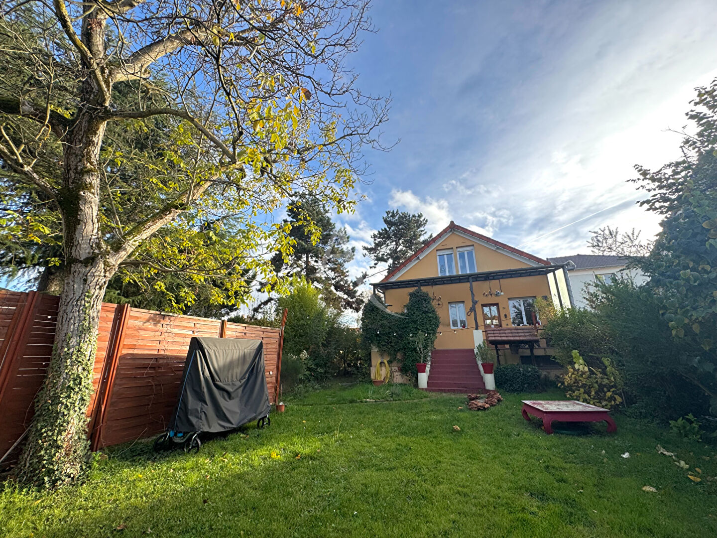 Maison familiale 5 pièces avec jardin et terrasses