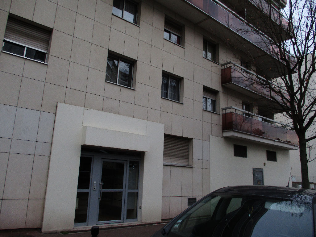 STUDIO MEUBLE -DE 26,38 M2  JOINVILLE LE PONT