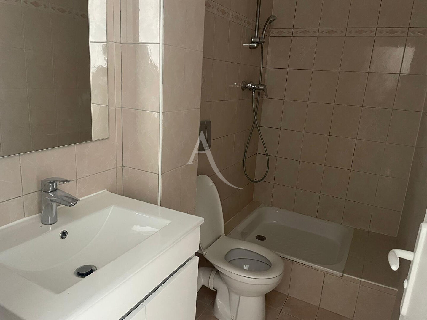 Photo A LOUER STUDIO-24.89 M² image 2/4