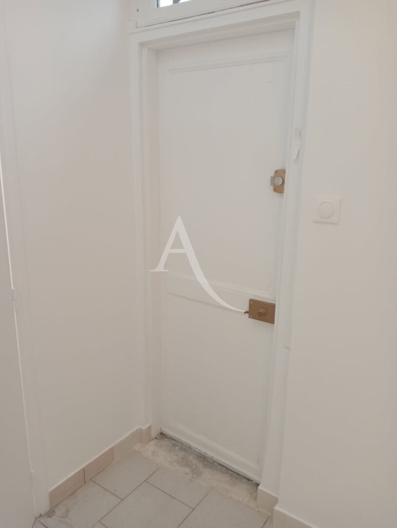 Photo LOCAUX PROFESSIONNELS 34.40M² A LOUER PARIS 10 image 3/6