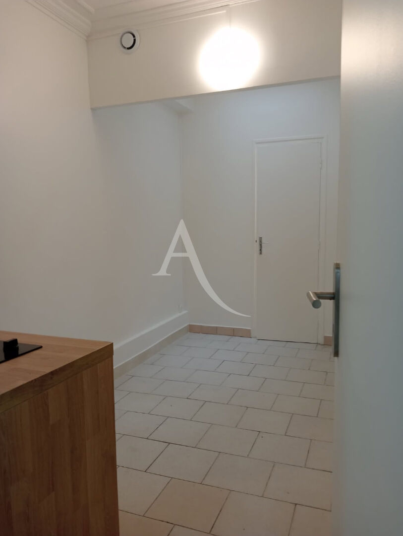 Photo LOCAUX PROFESSIONNELS 34.40M² A LOUER PARIS 10 image 4/6