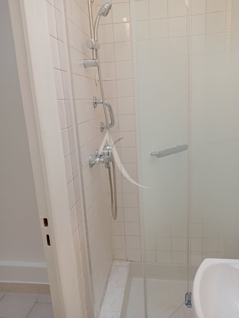 Photo LOCAUX PROFESSIONNELS 34.40M² A LOUER PARIS 10 image 5/6