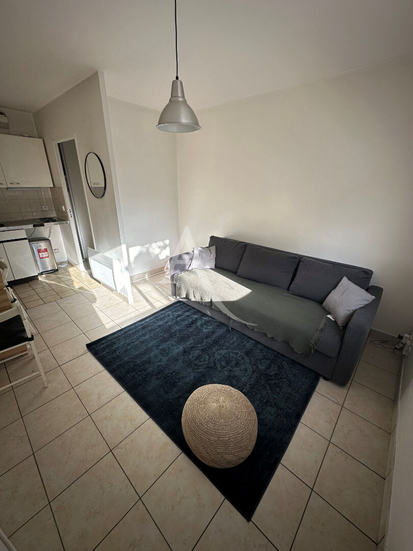 STUDIO MEUBLE -DE 26,38 M2  JOINVILLE LE PONT