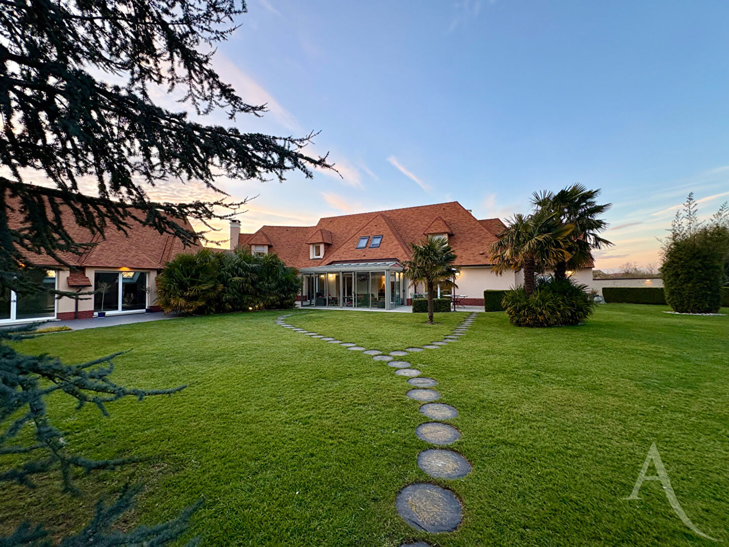 Agence immobilière de L'Adresse  AGENCE CAENNAISE - L'ADRESSE AGENCE CAENNAISE
