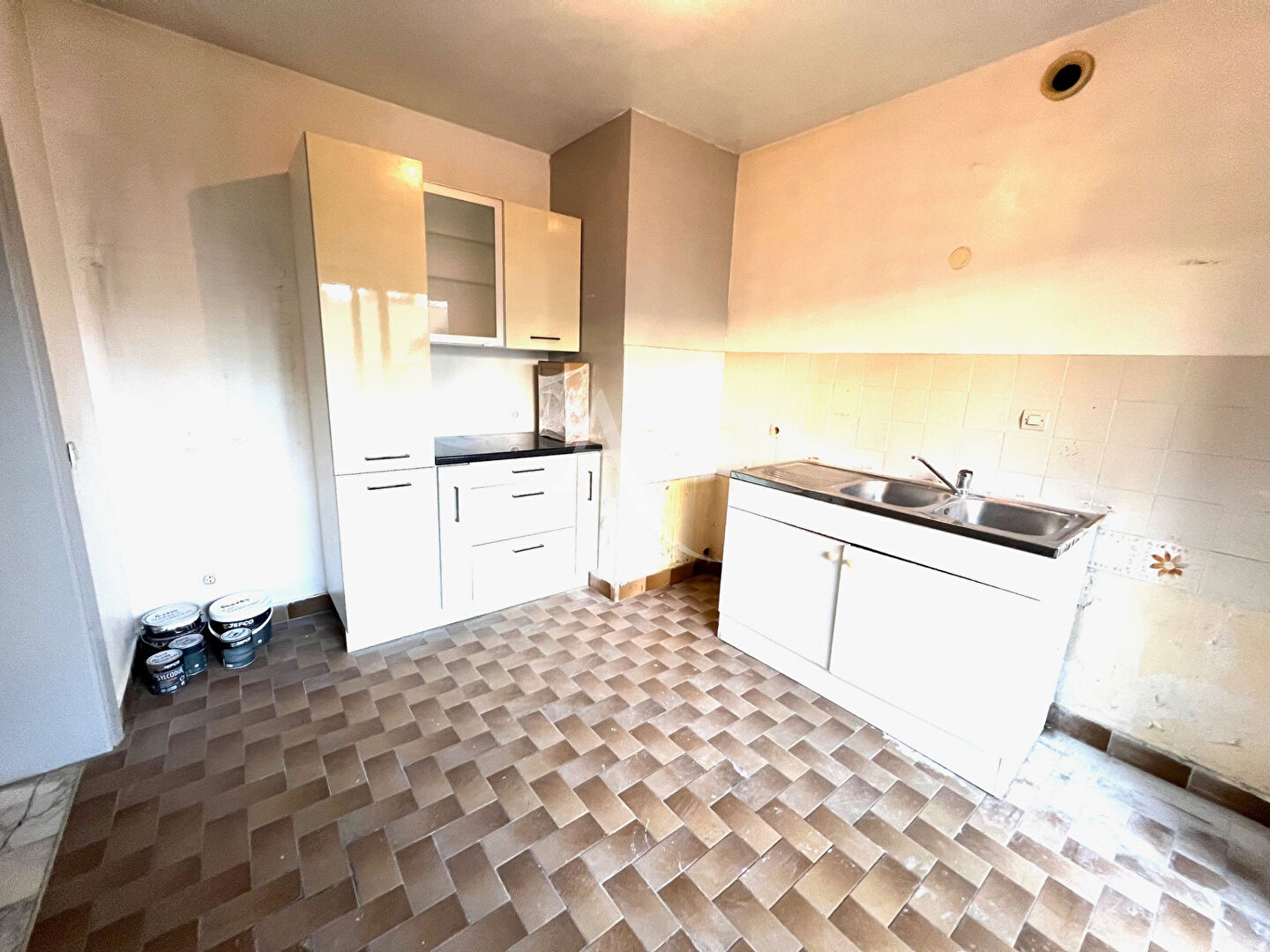 Photo Saint Laurent du Var LES VESPINS 2 Pièces 42 M2 A Rénover  Bord de mer Parking Cave image 5/6