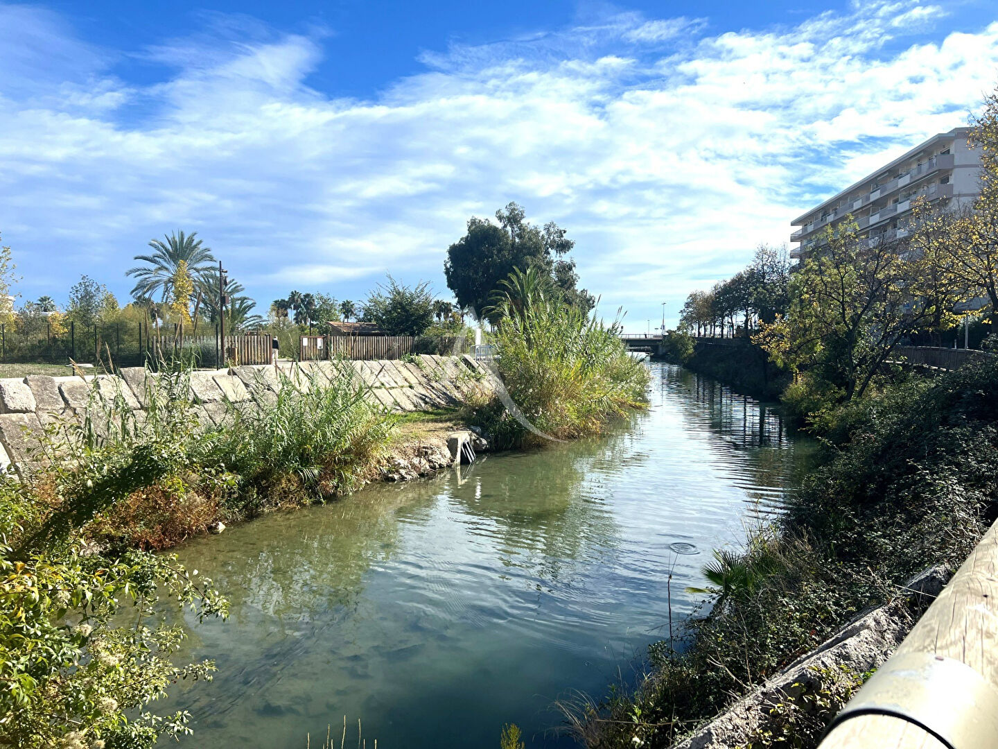 Photo CAGNES SUR MER HIPPODROME Bord de mer 3P Rénové Belle Terrasse Parking image 1/6