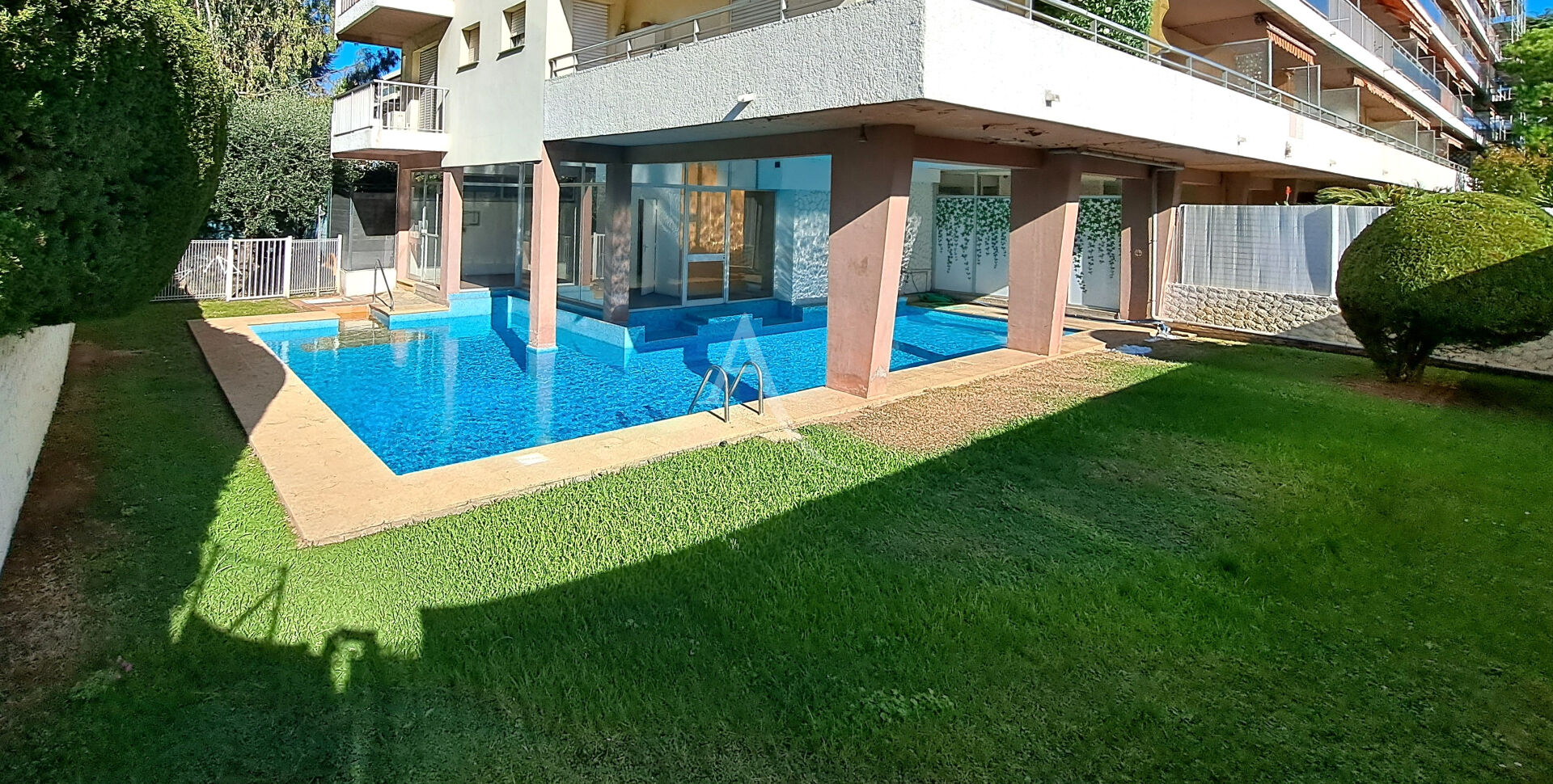 Studio bord de mer à Saint-laurent-du-Var - Résidence piscine-Parking
