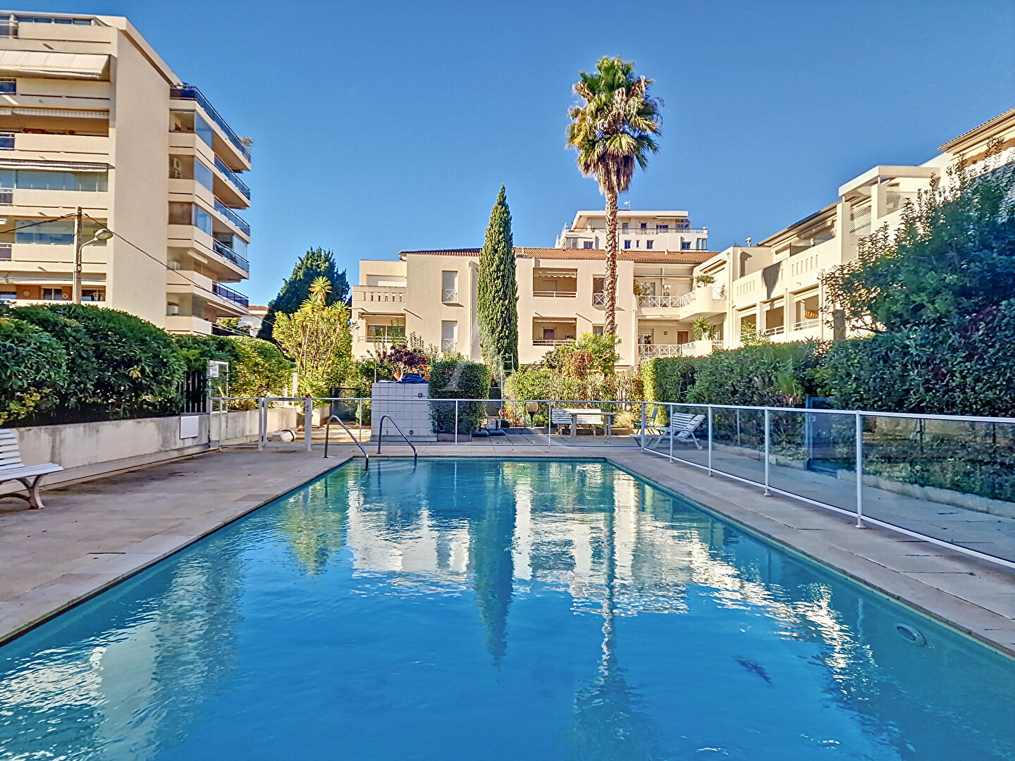 EXCLUSIVITE CANNES - BASSE CALIFORNIE : 3P 86M² AVEC PROFONDE TERRASSE ET PARKING SOUS SOL !