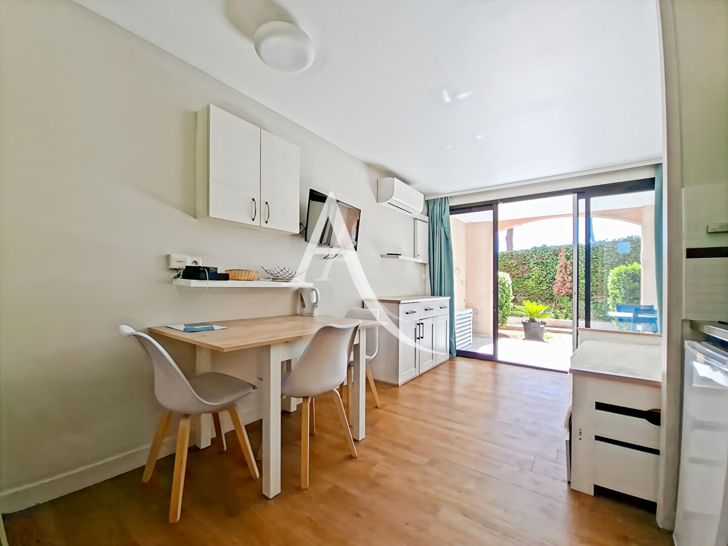 Cannes appartement 2 pièces 27 m²  - Croix des Gardes - Piscine - Tennis -  Jardins