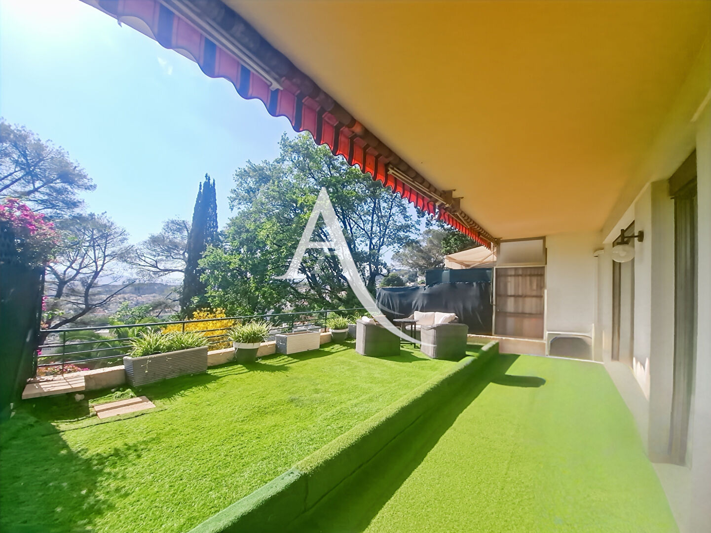 Appartement Le Cannet 2 pièces 56.35 m² avec terrasse, vue dégagée et aperçu mer