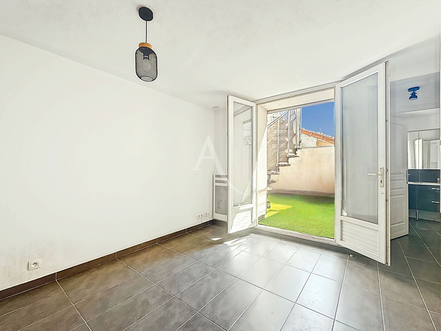 Studio  à Cannes avec  30m²  de toit terrasse