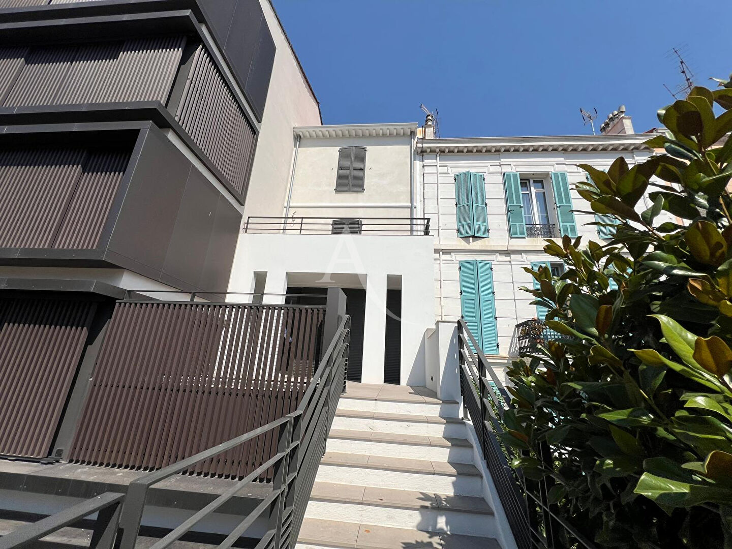 Maison de ville à proximité immédiate de Cannes Banane, des commerces et des plages