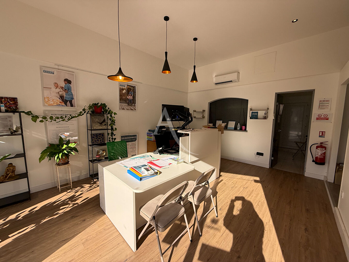 LOCAL COMMERCIAL EN REZ DE CHAUSSEE AU 4 CHEMINS - CARCASSONNE