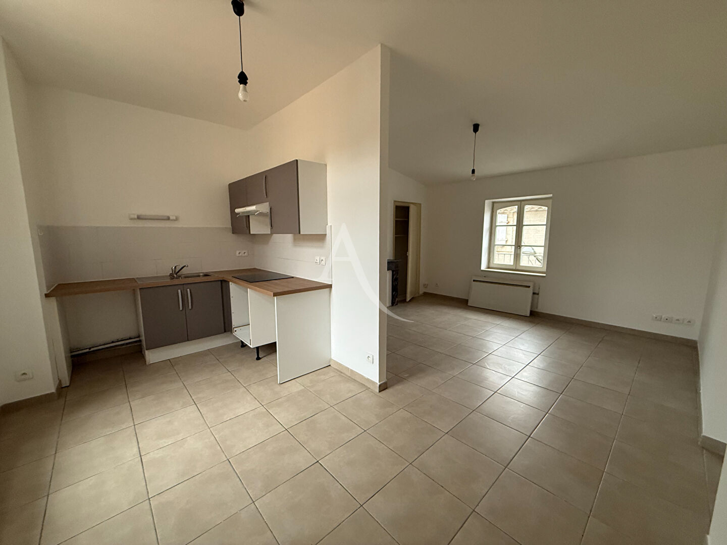 Photo APPARTEMENT EN CENTRE VILLE AVEC 2 CHAMBRES image 1/6
