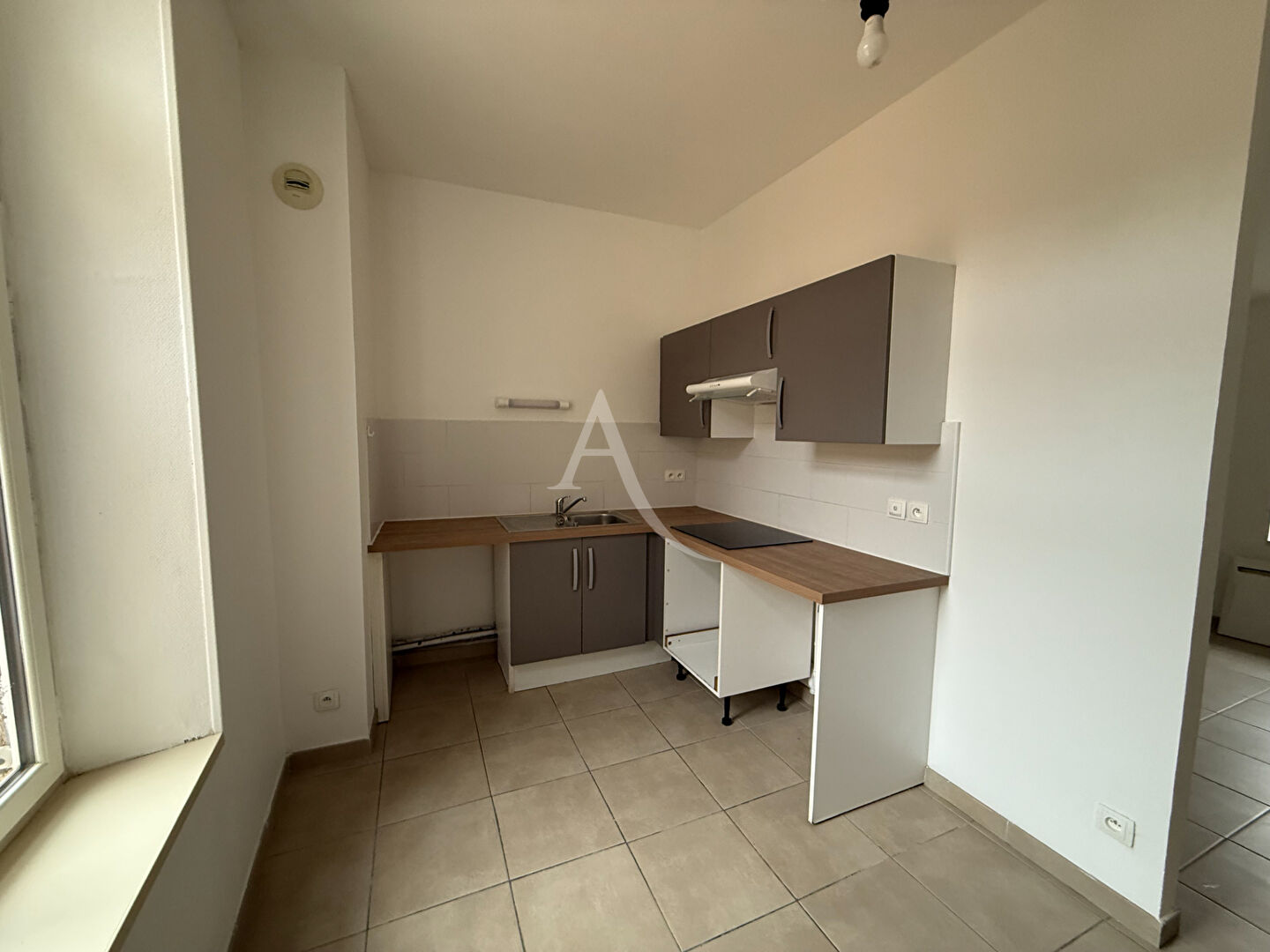 Photo APPARTEMENT EN CENTRE VILLE AVEC 2 CHAMBRES image 2/6