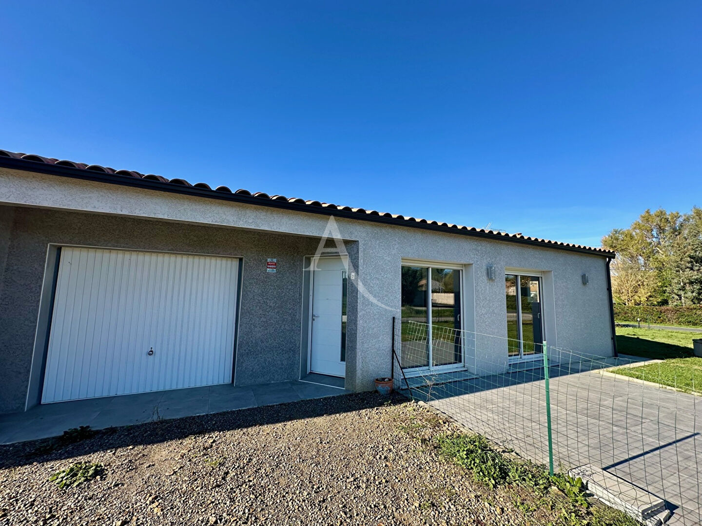 Photo PAVILLON DE PLAIN PIED AVEC 3 CHAMBRES GARAGE ET JARDIN image 1/6