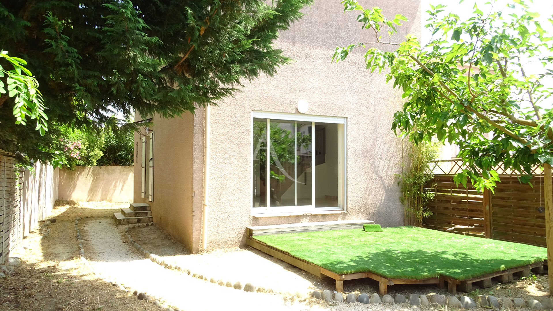 Agence immobilière de L'Adresse   COLUMBO IMMOBILIER - L'ADRESSE  COLUMBO IMMOBILIER