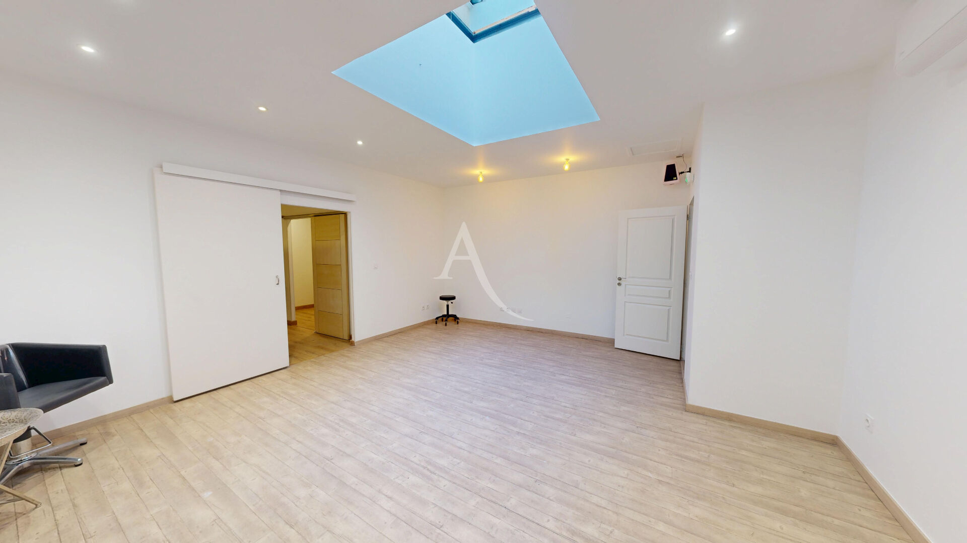 Photo Murs commerciaux à CARCASSONNE image 4/6