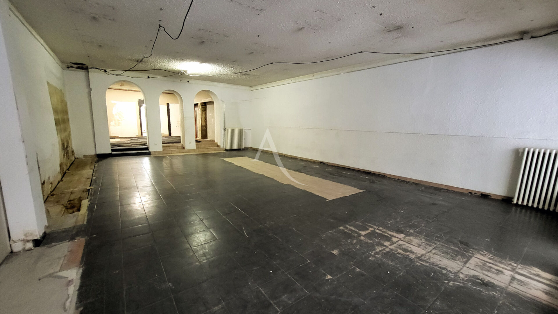 Photo LOCAL DEUX ENTREES EN CENTRE VILLE DE CARCASSONNE image 3/6