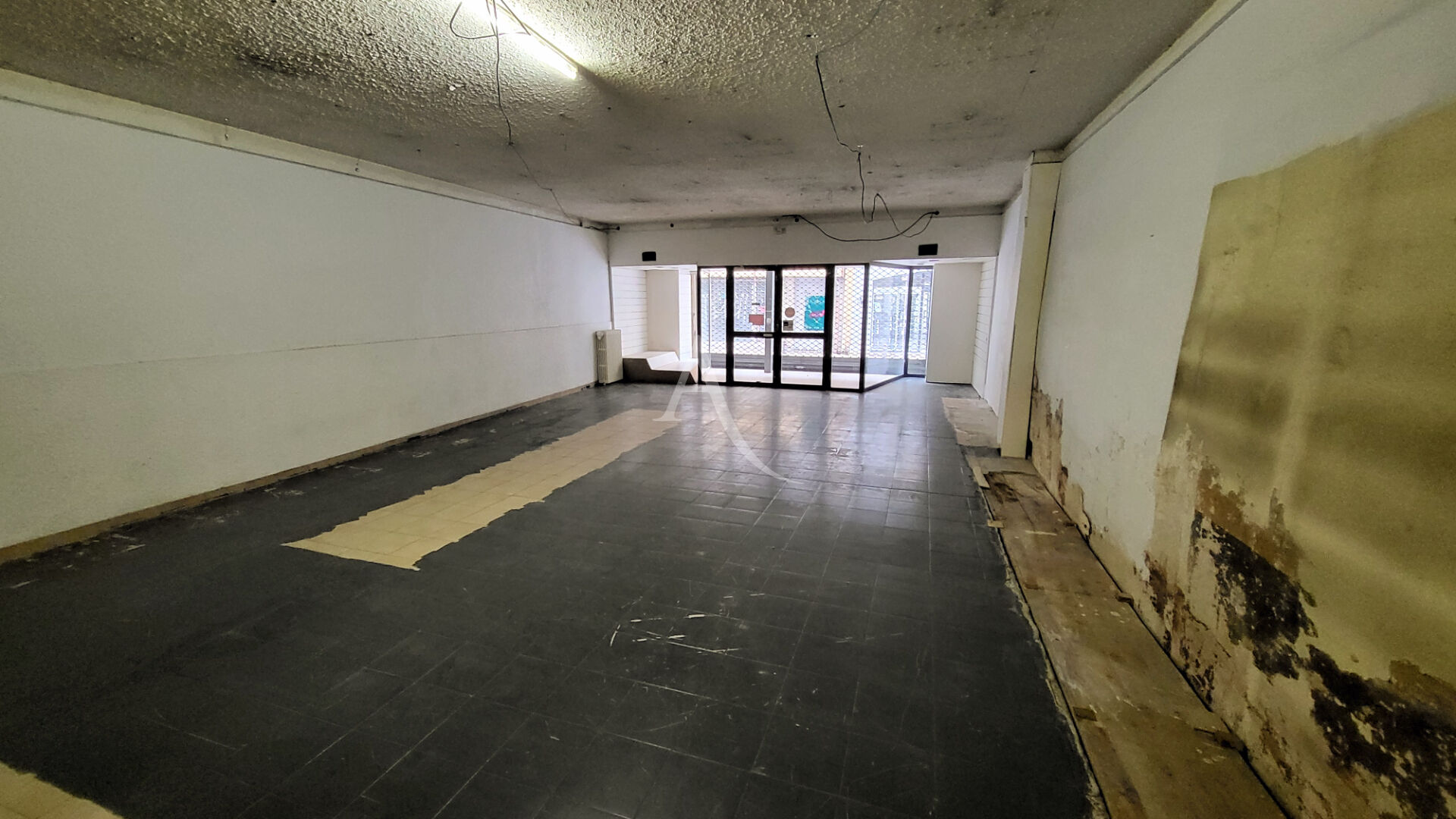 Photo LOCAL DEUX ENTREES EN CENTRE VILLE DE CARCASSONNE image 4/6