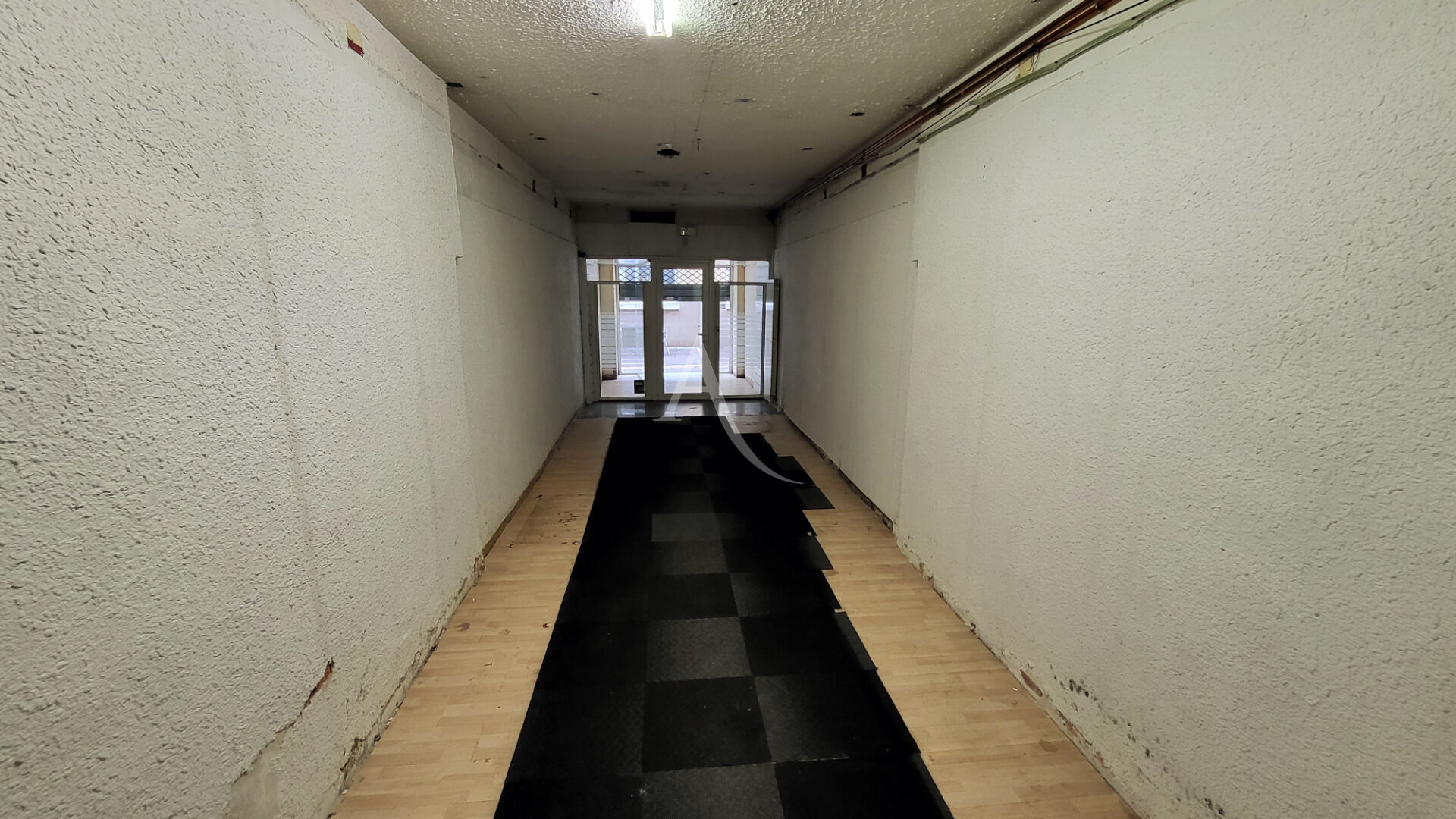 Photo LOCAL DEUX ENTREES EN CENTRE VILLE DE CARCASSONNE image 5/6