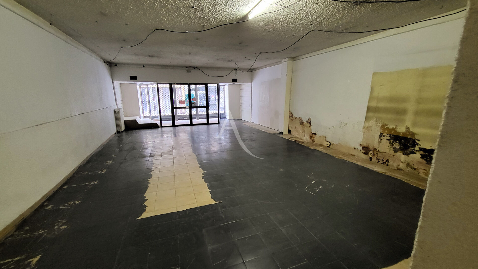 Photo LOCAL DEUX ENTREES EN CENTRE VILLE DE CARCASSONNE image 6/6