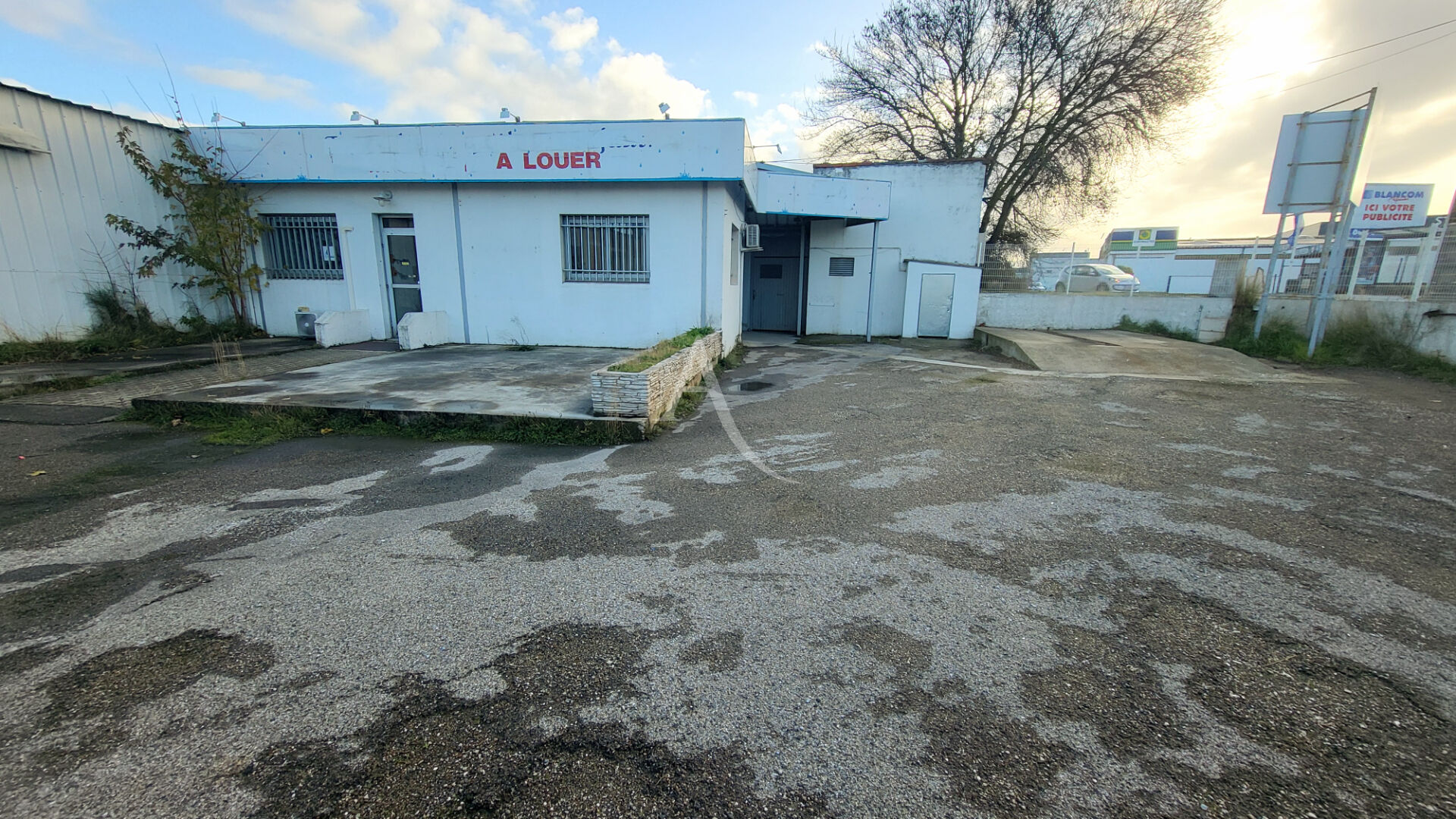 Photo LOCAL COMMERCIAL DANS ZONE RECHERCHEE DE CARCASSONNE image 3/6