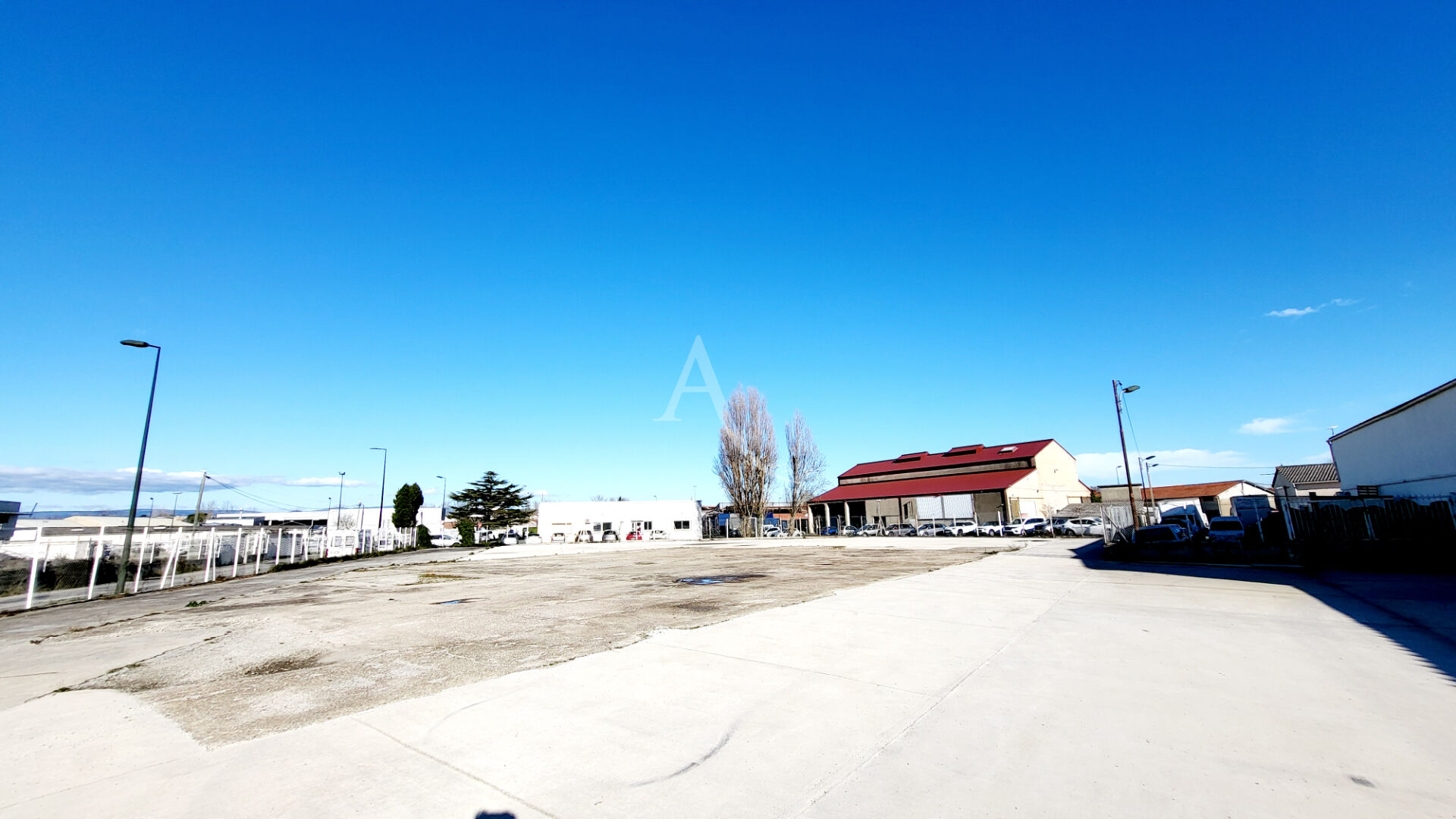 Photo ENTREPOT ET PARKING DANS ZONE ARTISANALE A CARCASSONNE image 2/6