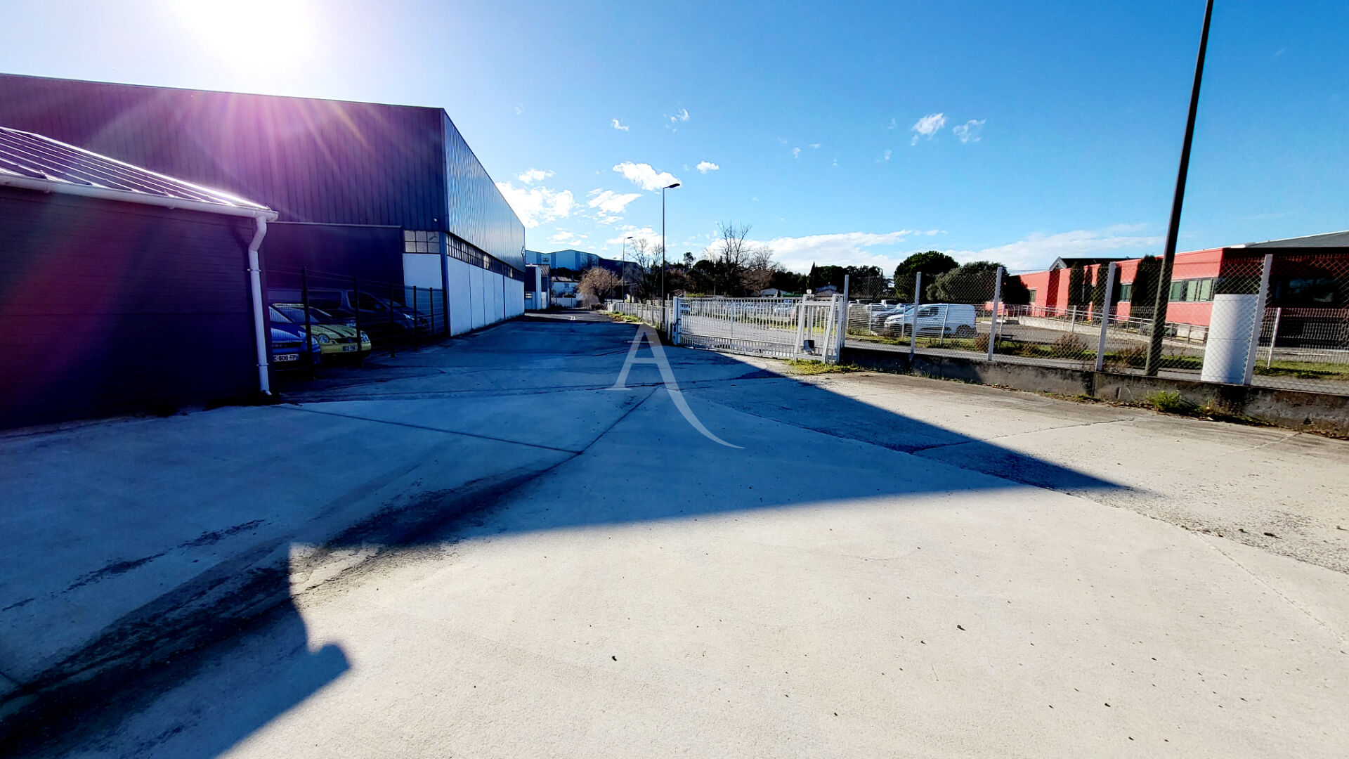 Photo ENTREPOT ET PARKING DANS ZONE ARTISANALE A CARCASSONNE image 3/6