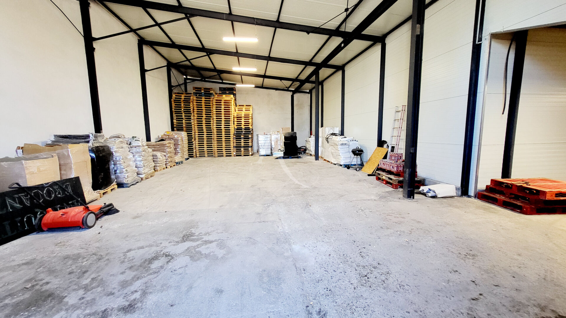 Photo ENTREPOT ET PARKING DANS ZONE ARTISANALE A CARCASSONNE image 4/6