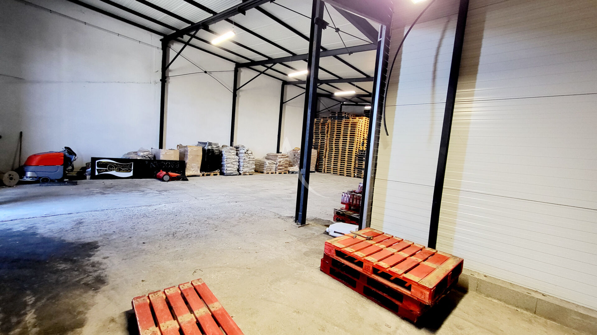 Photo ENTREPOT ET PARKING DANS ZONE ARTISANALE A CARCASSONNE image 6/6