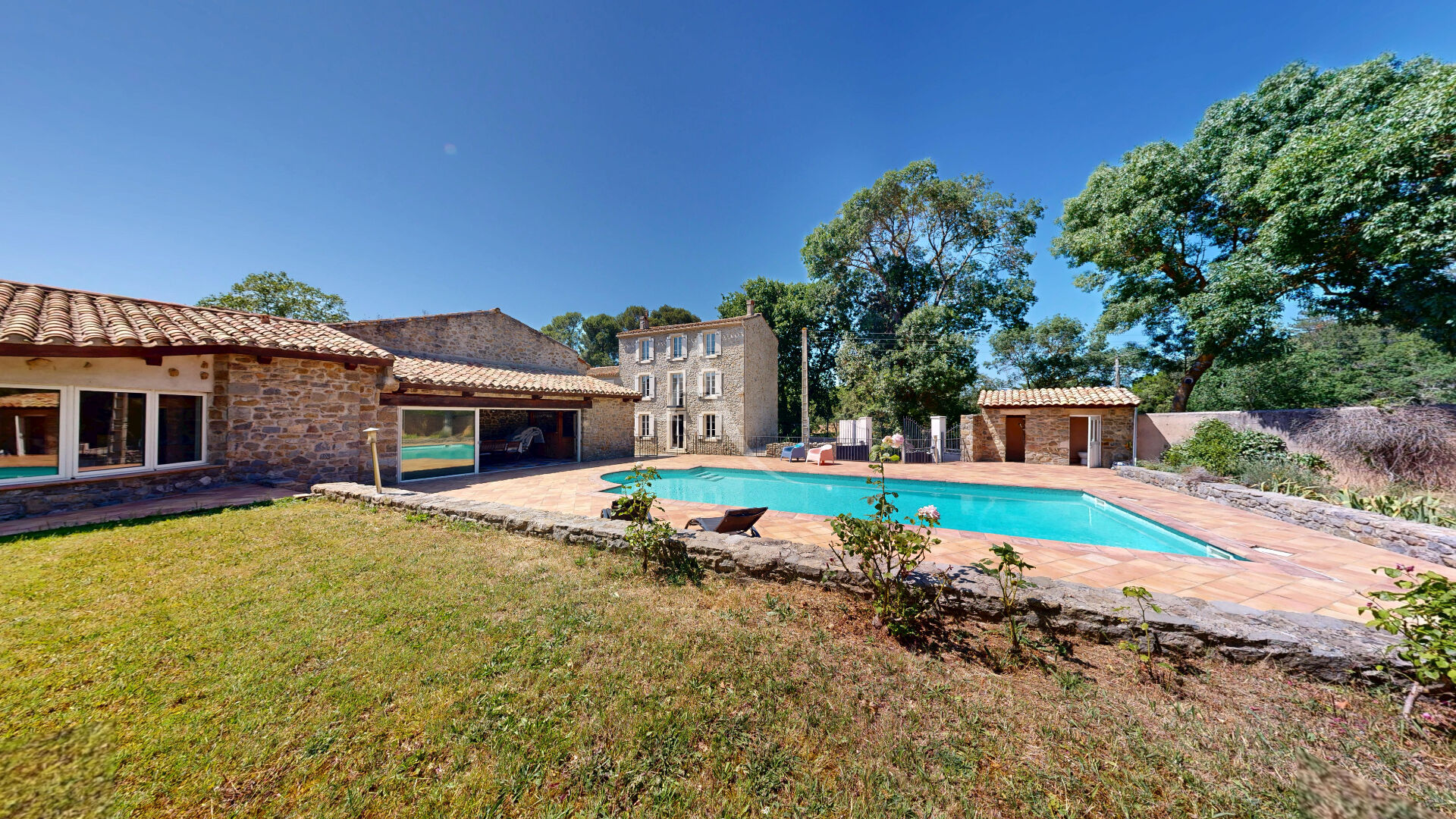 Domaine de caractère au coeur de la campagne, proche de CARCASSONNE