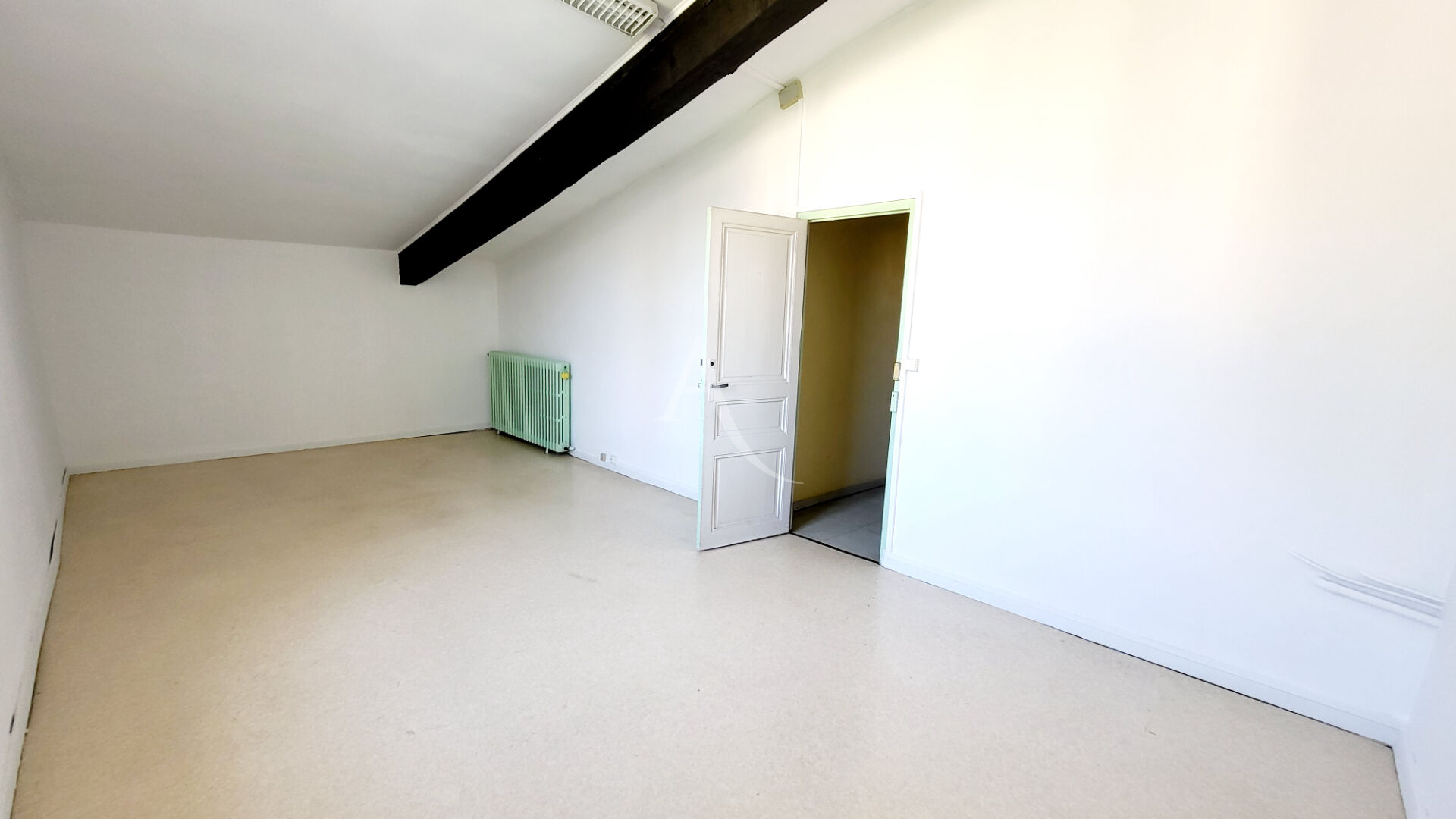 Photo LOCAL PROFESSIONNEL EN CENTRE VILLE DE CARCASSONNE image 2/6