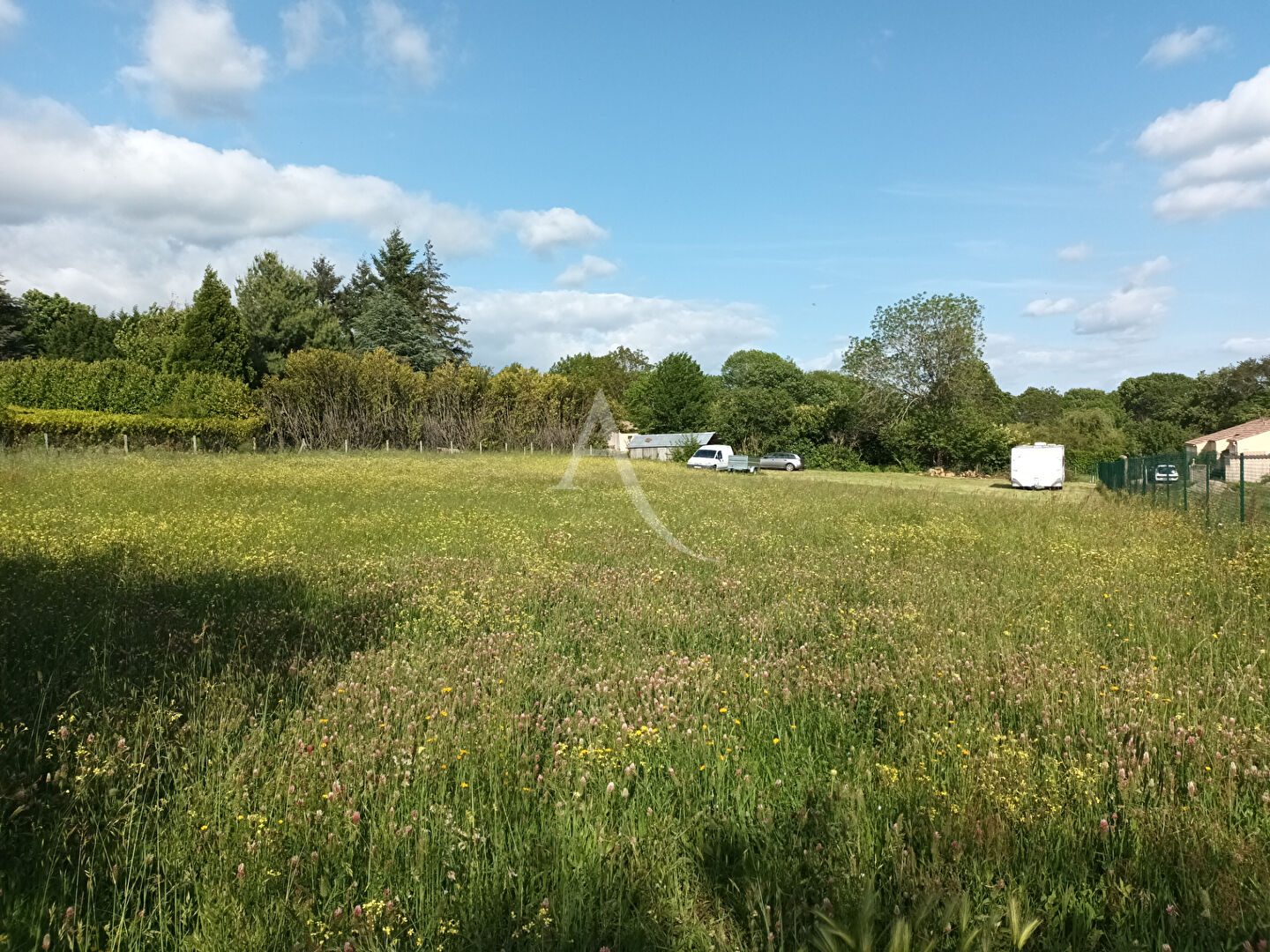 Terrain viabilisé et constructible à Saint Denis de 2723 m2