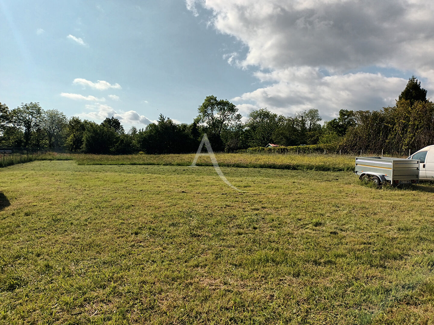 Photo Terrain viabilisé et constructible à Saint Denis de 2723 m2 image 2/3