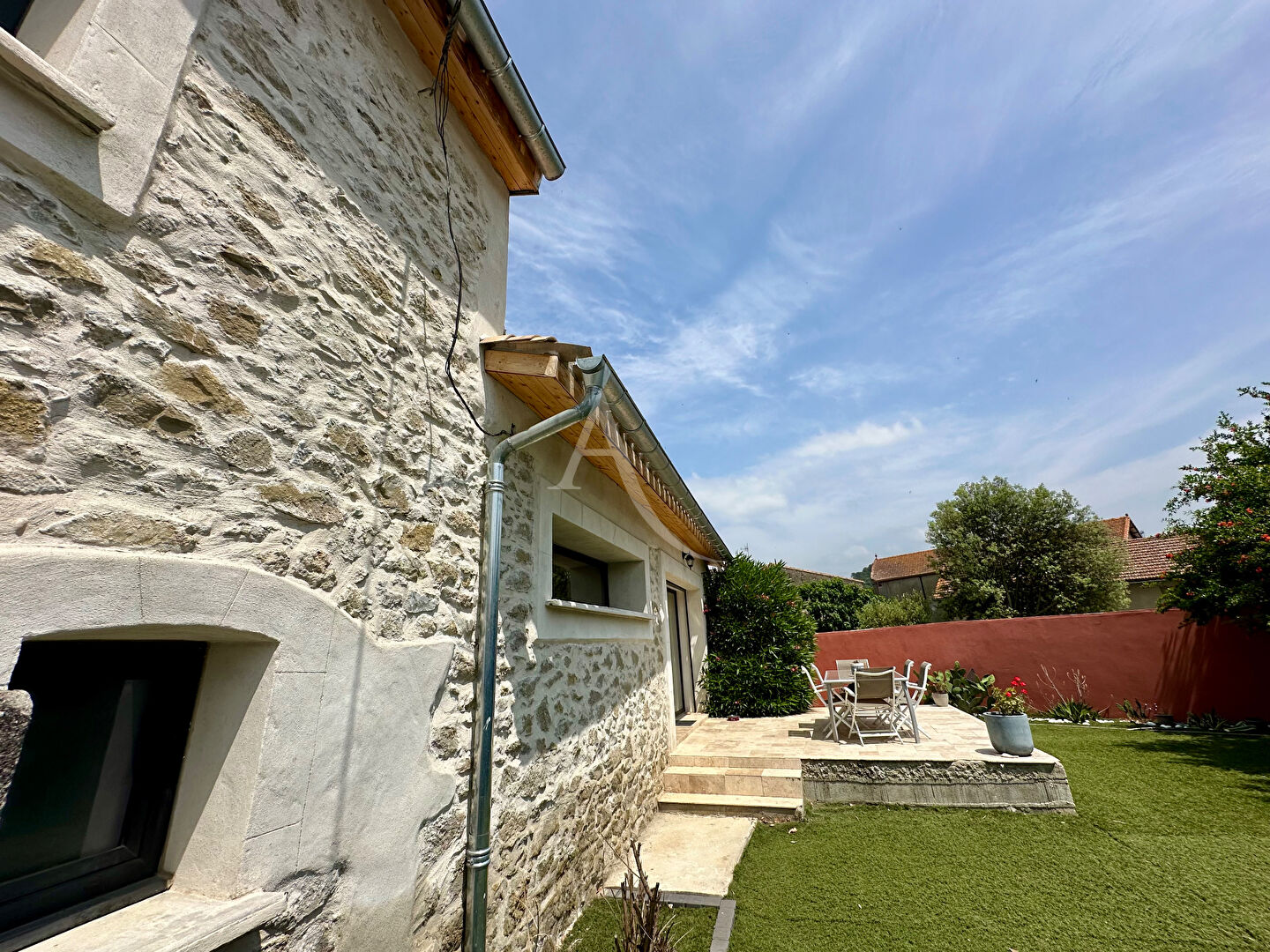 Photo MAISON MEUBLÉE RENOVEE À VERZEILLE image 2/6