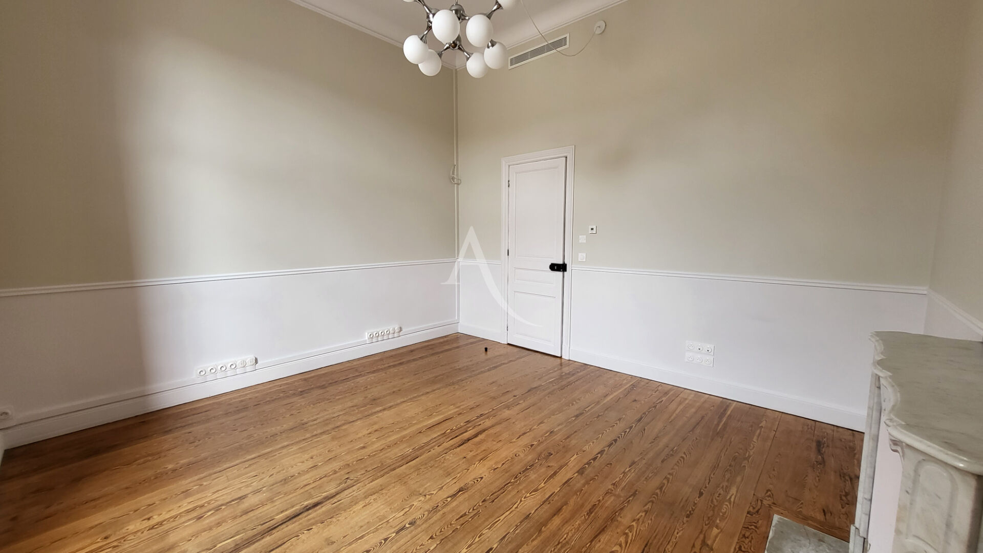 BUREAU CLIMATISE A LOUER FACE A LA GARE CARCASSONNE