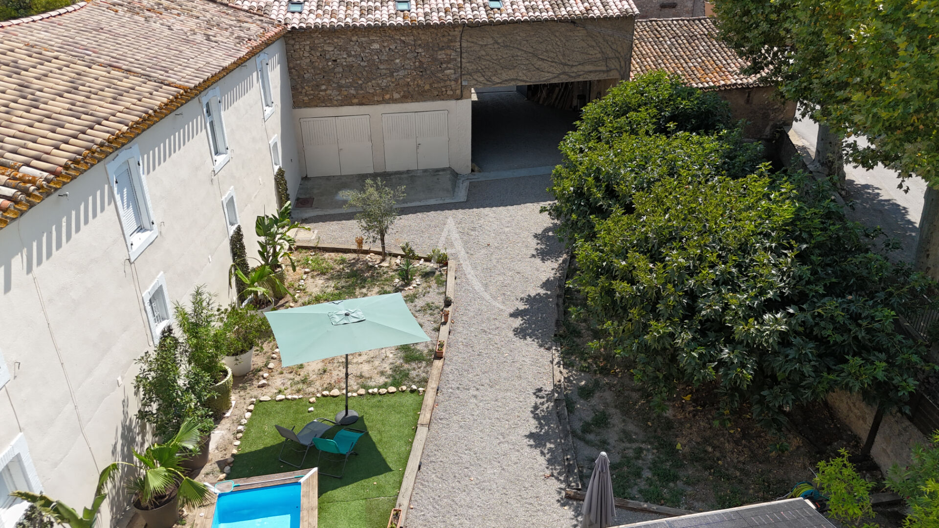 Photo À vendre : superbe domaine rénové au coeur du village !  Porche de Carcassonne image 2/6