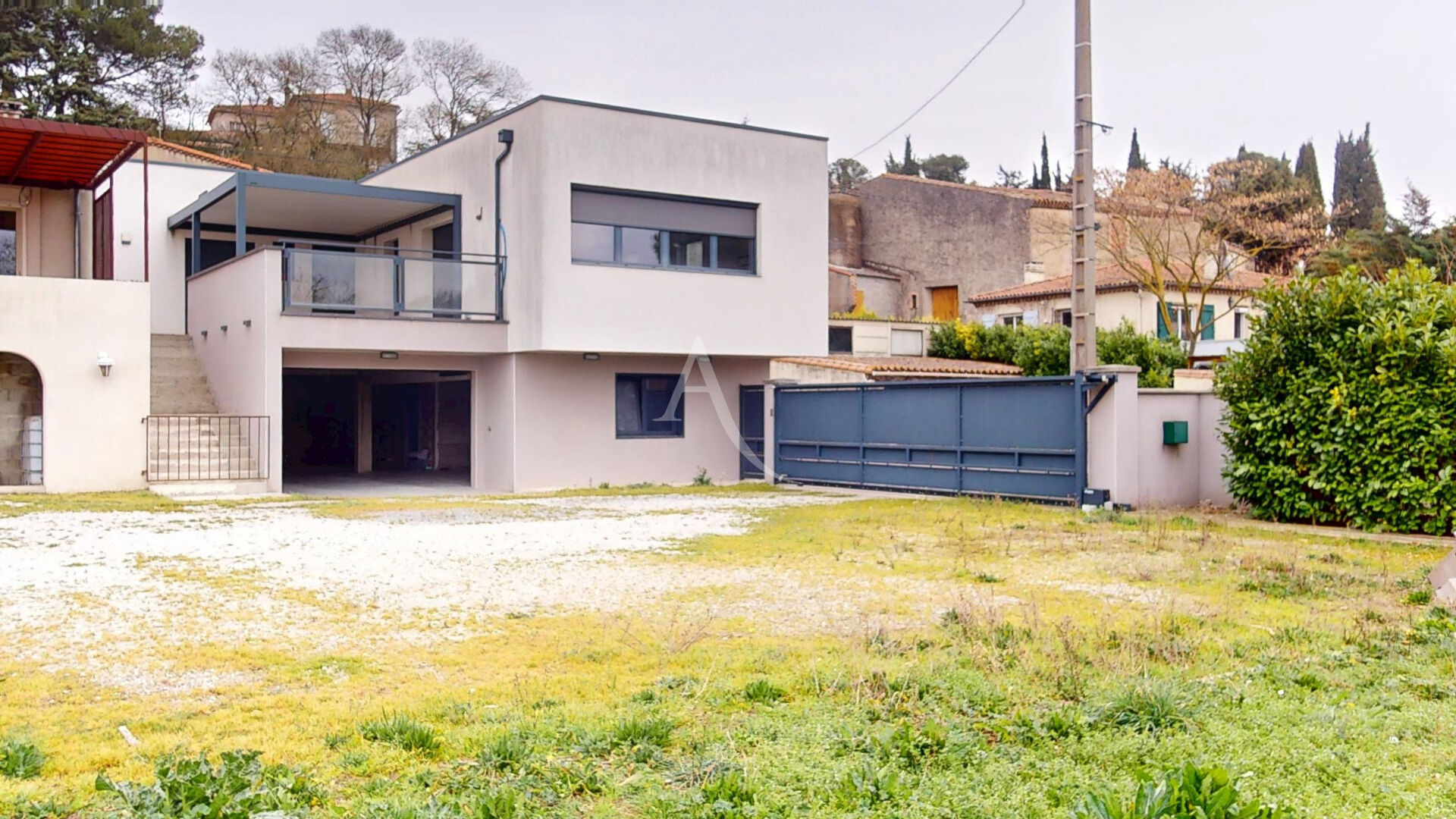 Maison avec jardin et garage