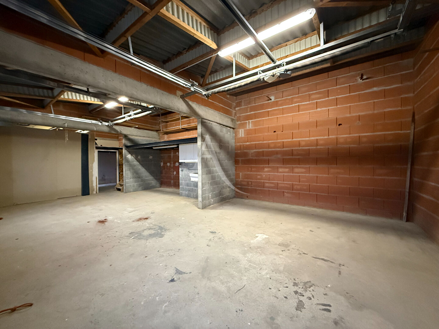 LOCAL COMMERCIAL A CAZILHAC