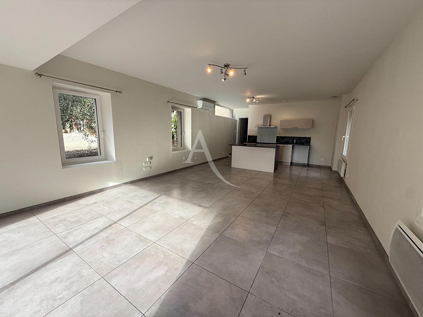 MAISON DE PLAIN PIED AVEC JARDIN ET 3 CHAMBRES